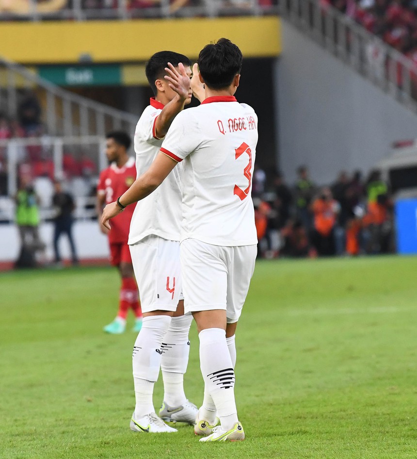 Chùm ảnh: Văn Lâm xuất sắc, bảo vệ vững chắc khung thành ĐT Việt Nam - Ảnh 8. Chùm ảnh: Văn Lâm xuất sắc, bảo vệ vững chắc khung thành ĐT Việt Nam - Ảnh 8.