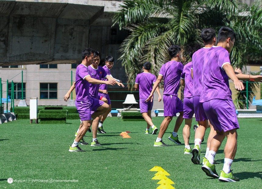 Tin nóng AFF Cup ngày 7/1: Tuyển Việt Nam tranh thủ tập hồi phục, Malaysia vs Thái Lan (19h30) - Ảnh 1.