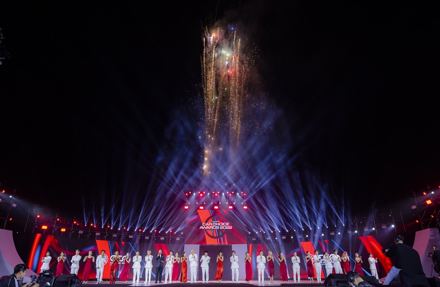 SOOBIN trình diễn cực cháy với dàn siêu xe, BigDaddy - Emily cùng OPlus khuấy đảo đêm gala Car Choice Awards 2022 - Ảnh 1.