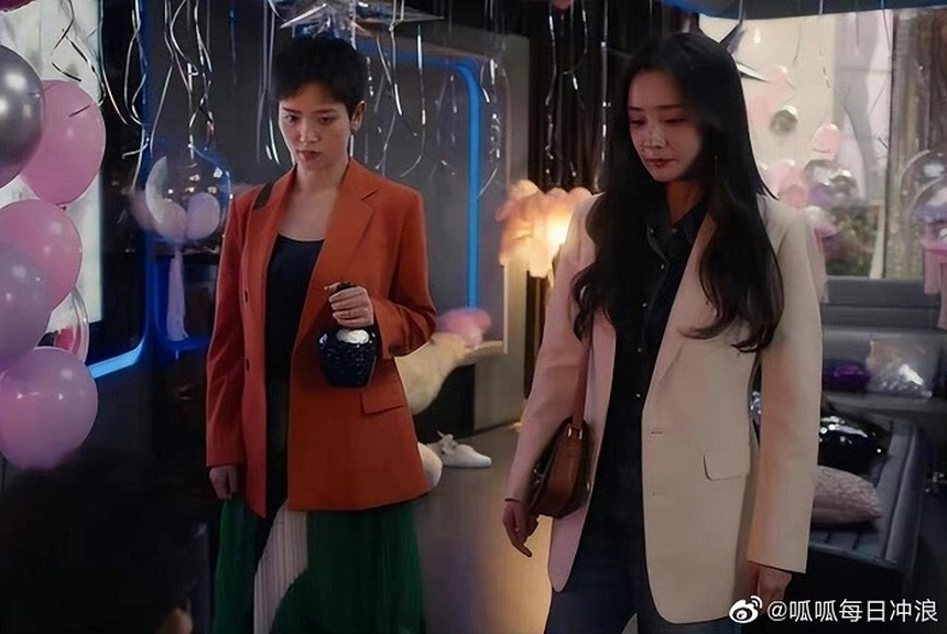 Khi các tình địch chung khung hình: từ Jennie - Nana Komatsu đến Park Shin Hye - IU  - Ảnh 19.