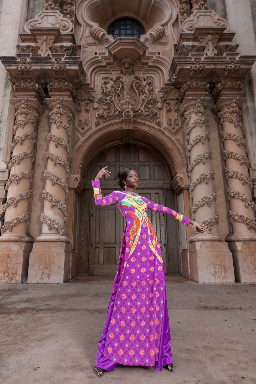 BST Suối nguồn ra mắt ở Mỹ, NTK Đỗ Trịnh Hoài Nam khẳng định tuyên ngôn thời trang độc đáo - Ảnh 1. BST Suối nguồn ra mắt ở Mỹ, NTK Đỗ Trịnh Hoài Nam khẳng định tuyên ngôn thời trang độc đáo - Ảnh 1.