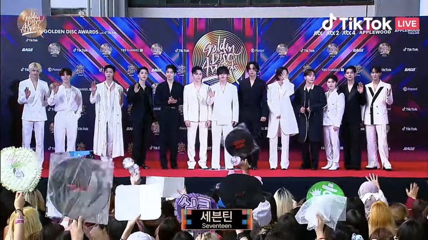 Concert BLACKPINK “đụng độ" Golden Disk Awards cùng 1 ngày: Fan Kpop tại Thái Lan quá lãi! - Ảnh 7.