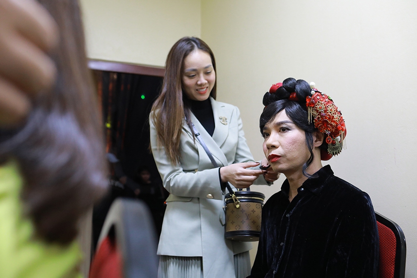 Diện mạo ấn tượng của NSND Công Lý khi trở lại với Táo quân 2023 - Ảnh 1.