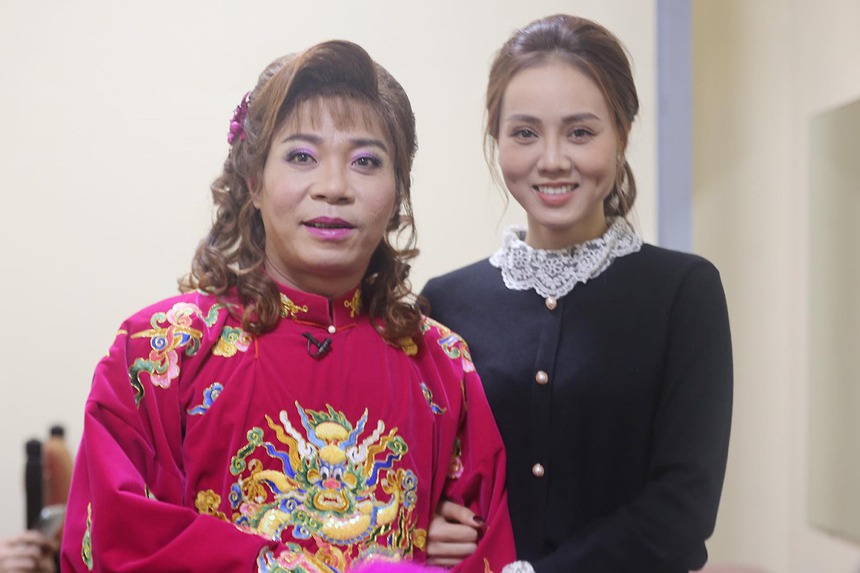 Vợ ‘nâng khăn sửa áo’ cho Công Lý ở hậu trường Táo Quân - Ảnh 1.