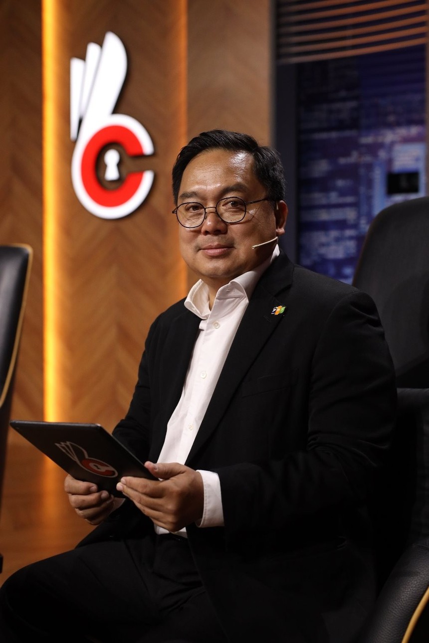 Sếp Hoàng Nam Tiến khuyên GenZ: Đại học không dạy 3 điều nên phải 'tự thân vận động', mới ra trường đừng làm điều này vì sẽ không ra tiền - Ảnh 1.