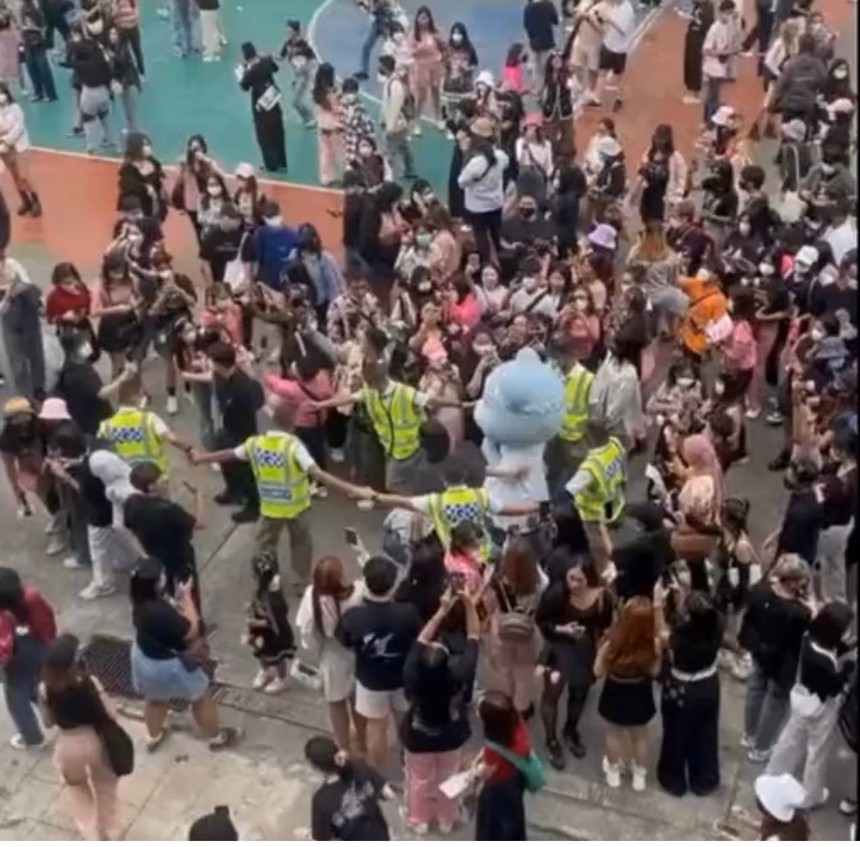 Concert BLACKPINK “đụng độ" Golden Disk Awards cùng 1 ngày: Fan Kpop tại Thái Lan quá lãi! - Ảnh 5.