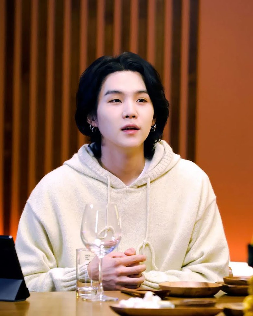Suga tiết lộ BTS tủi thân vì bị đồng nghiệp phân biệt đối xử? - Ảnh 2.