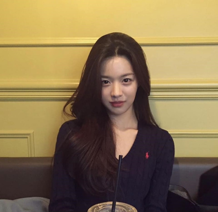 (TIN CHỦ NHẬT) Go Yoon Jung lộ ảnh quá khứ kém sắc, sẽ sớm kế vị Park Min Young? - Ảnh 4.