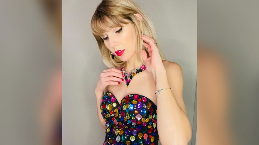 Cô gái bị chỉ trích, đe dọa mỗi ngày vì quá giống Taylor Swift, cứ đi ra đường liền bị mọi người xin chữ ký - Ảnh 1.