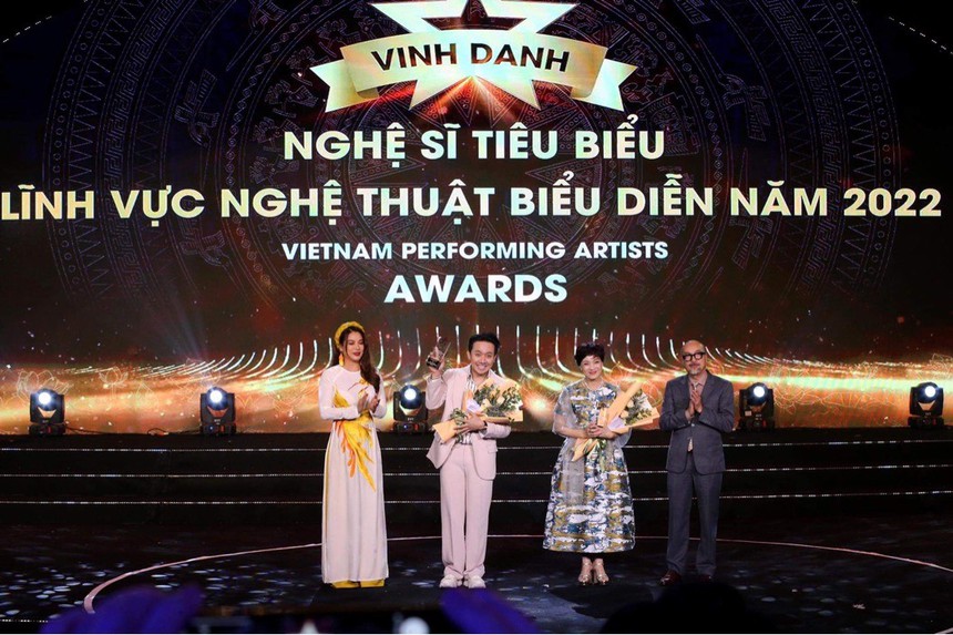 Trấn Thành đạt giải Diễn viên điện ảnh năm 2022: ‘Mong khán giả yêu thương điện ảnh Việt Nam’ - Ảnh 6. Trấn Thành đạt giải Diễn viên điện ảnh năm 2022: ‘Mong khán giả yêu thương điện ảnh Việt Nam’ - Ảnh 6.