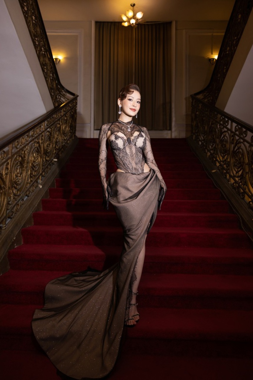 Chi Pu trên thảm đỏ theo năm tháng: Ngày càng hở bạo, bốc lửa khác hẳn thời mới nổi - Ảnh 9. Chi Pu trên thảm đỏ theo năm tháng: Ngày càng hở bạo, bốc lửa khác hẳn thời mới nổi - Ảnh 9.