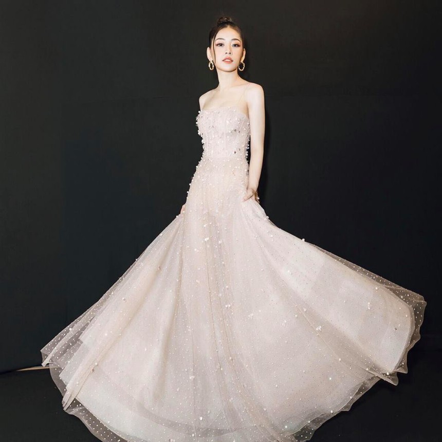 Chi Pu trên thảm đỏ theo năm tháng: Ngày càng hở bạo, bốc lửa khác hẳn thời mới nổi - Ảnh 4. Chi Pu trên thảm đỏ theo năm tháng: Ngày càng hở bạo, bốc lửa khác hẳn thời mới nổi - Ảnh 4.