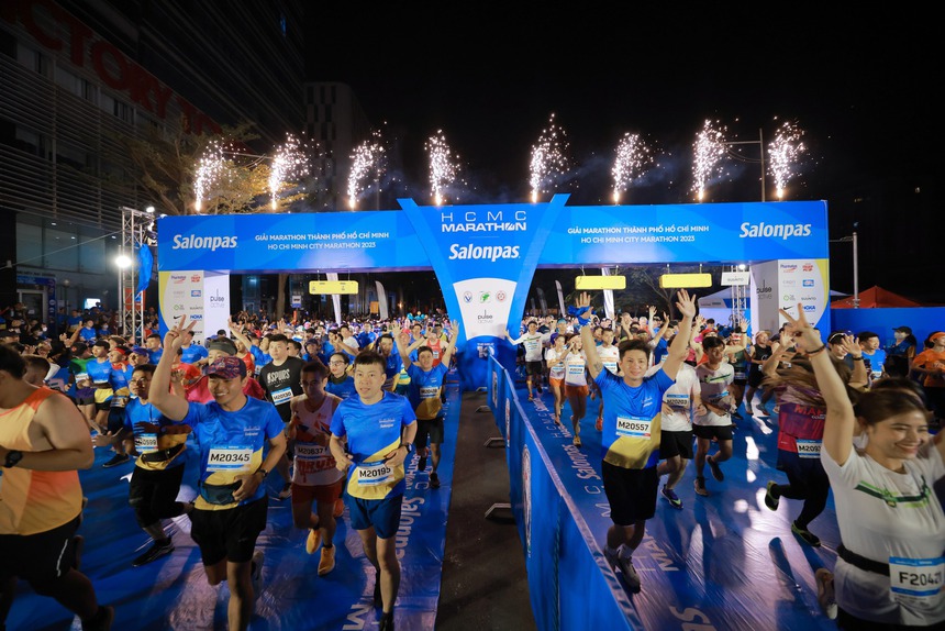 Gần 10 nghìn người tham dự giải chạy marathon ở TP.HCM - Ảnh 1.