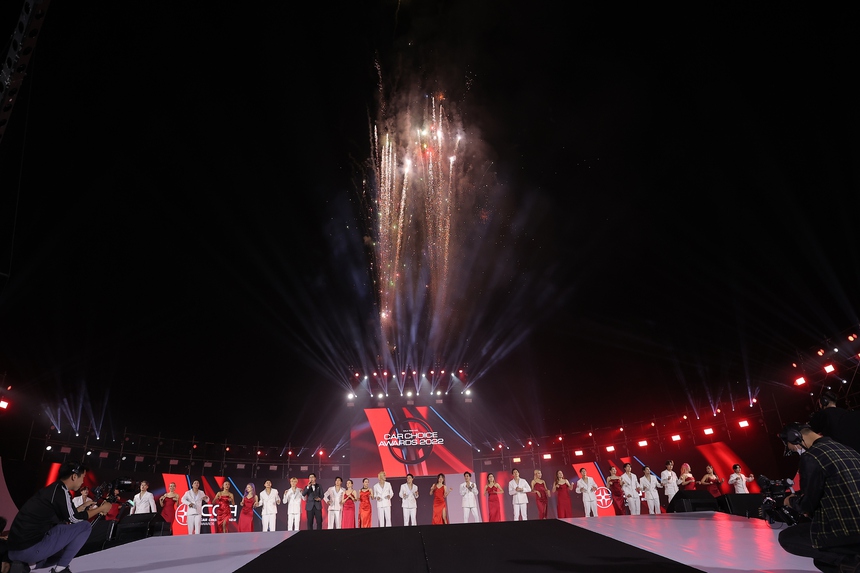 Hot streamer, TikToker bất ngờ trước sự hoành tráng của Gala CCA 2022 - Ảnh 1.