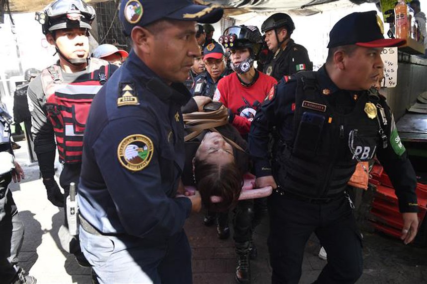 Va chạm tàu điện ngầm ở Mexico, ít nhất 58 người thương vong - Ảnh 1. Va chạm tàu điện ngầm ở Mexico, ít nhất 58 người thương vong - Ảnh 1.