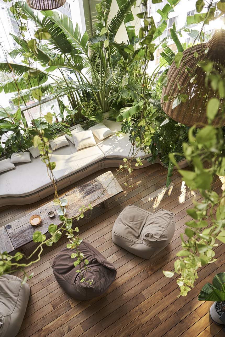 Có gì bên trong căn penthouse 470m2 như khu rừng nhiệt đới giữa lòng Sài Gòn? - Ảnh 6. Có gì bên trong căn penthouse 470m2 như khu rừng nhiệt đới giữa lòng Sài Gòn? - Ảnh 6.