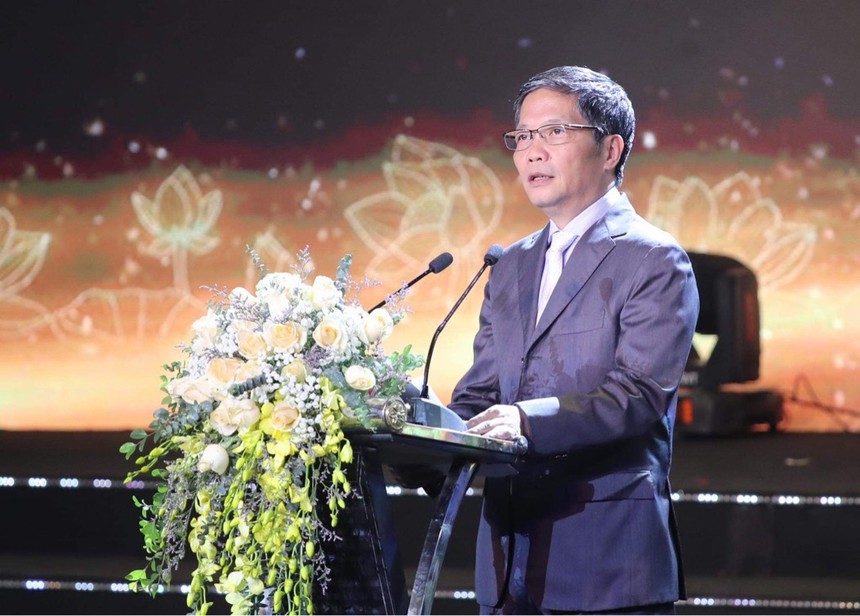 Trấn Thành đạt giải Diễn viên điện ảnh năm 2022: ‘Mong khán giả yêu thương điện ảnh Việt Nam’ - Ảnh 2. Trấn Thành đạt giải Diễn viên điện ảnh năm 2022: ‘Mong khán giả yêu thương điện ảnh Việt Nam’ - Ảnh 2.