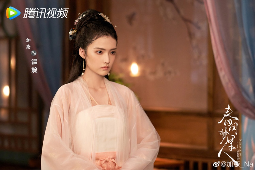 Mỹ nhân Tân Cương ‘đè bẹp’ nhan sắc Triệu Lộ Tư ở phim mới: Được Lưu Diệc Phi nâng đỡ, phong cách gợi nhớ Nhiệt Ba? - Ảnh 9. Mỹ nhân Tân Cương ‘đè bẹp’ nhan sắc Triệu Lộ Tư ở phim mới: Được Lưu Diệc Phi nâng đỡ, phong cách gợi nhớ Nhiệt Ba? - Ảnh 9.