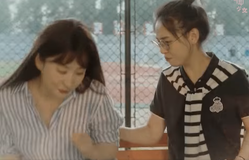 Lưu Diệc Phi 'cưa sừng làm nghé' vài giây mà gây sốt vì quá đẹp, đổi đúng 1 chi tiết nhan sắc là đã thành công! - Ảnh 4. Lưu Diệc Phi 'cưa sừng làm nghé' vài giây mà gây sốt vì quá đẹp, đổi đúng 1 chi tiết nhan sắc là đã thành công! - Ảnh 4.