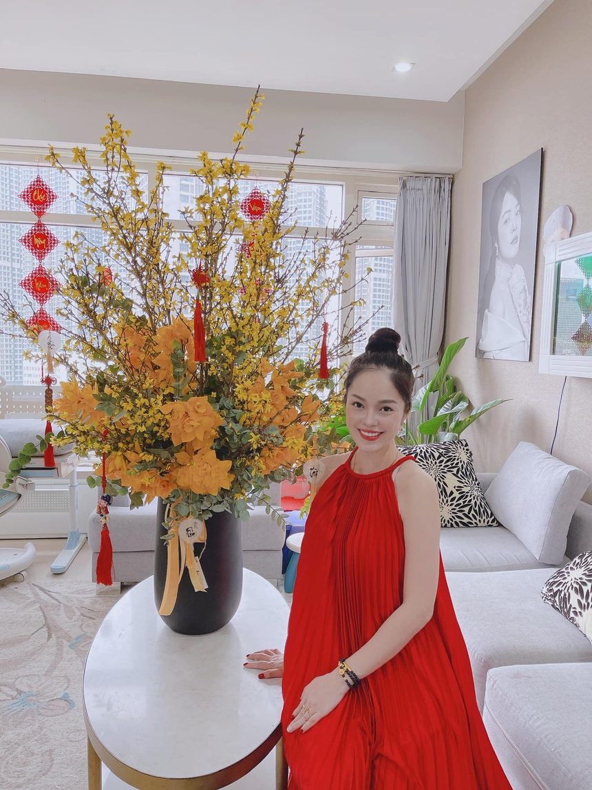 Dương Cẩm Lynh từng tậu xe hơi, có cuộc sống sang chảnh trước khi bị đòi nợ - Ảnh 2. Dương Cẩm Lynh từng tậu xe hơi, có cuộc sống sang chảnh trước khi bị đòi nợ - Ảnh 2.