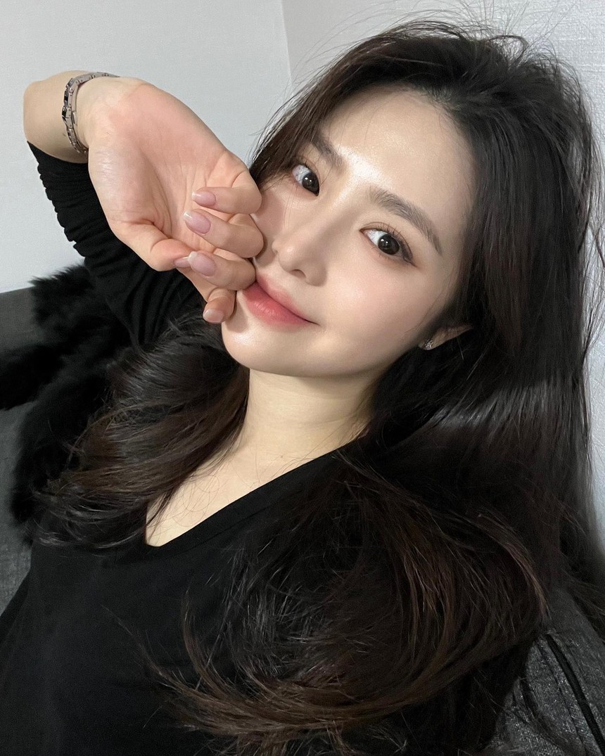 Review serum dưỡng da mà Hoa hậu Đỗ Thị Hà sử dụng: Liệu có đáng để đầu tư? - Ảnh 1. Review serum dưỡng da mà Hoa hậu Đỗ Thị Hà sử dụng: Liệu có đáng để đầu tư? - Ảnh 1.