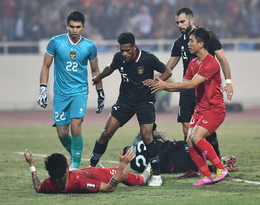 Văn Hậu: "Cầu thủ Indonesia là một diễn viên kịch" - Ảnh 1.