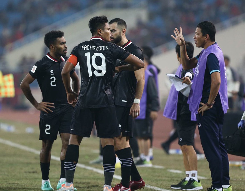 Văn Hậu nhận thẻ vàng tranh cãi, trợ lý Anh Đức bị cầu thủ Indonesia đẩy - Ảnh 7.