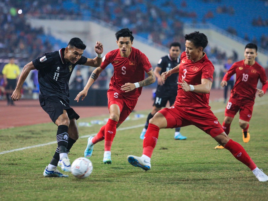 'Chiến thần ngoại giao' Quế Ngọc Hải: Ngăn Văn Hậu nổi nỏng, vui vẻ bắt tay đối thủ sau trận đấu - Ảnh 4.