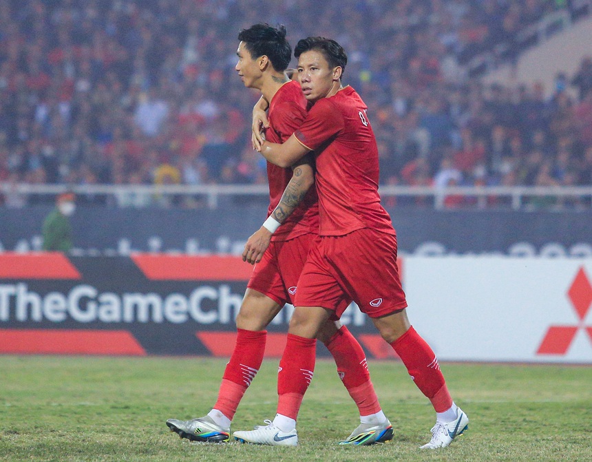 'Chiến thần ngoại giao' Quế Ngọc Hải: Ngăn Văn Hậu nổi nỏng, vui vẻ bắt tay đối thủ sau trận đấu - Ảnh 2.