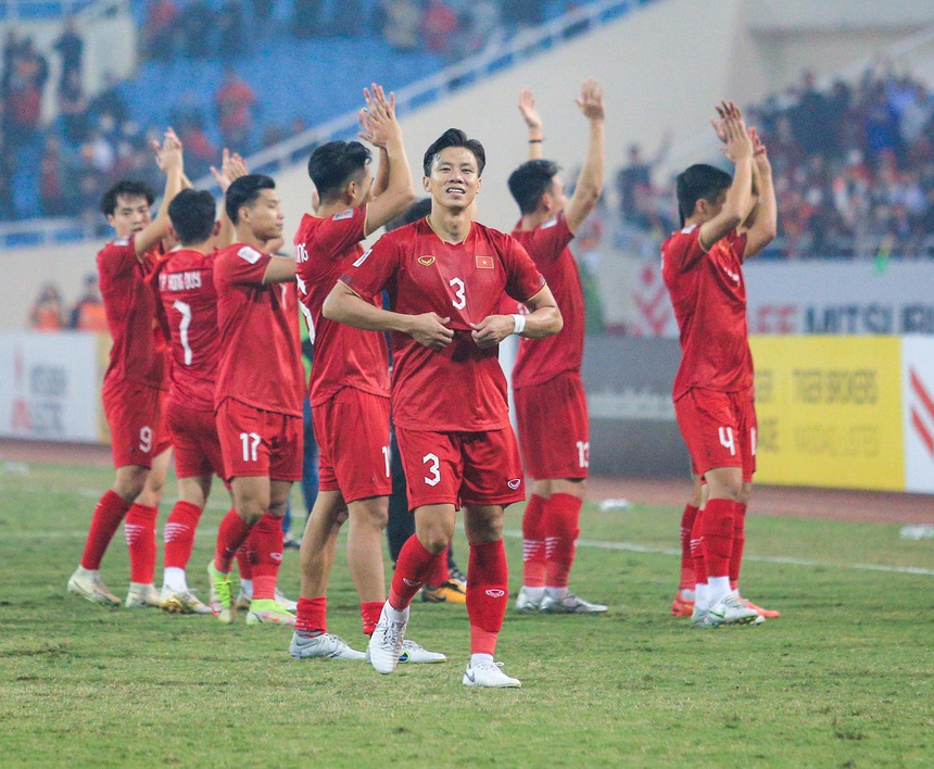 'Chiến thần ngoại giao' Quế Ngọc Hải: Ngăn Văn Hậu nổi nỏng, vui vẻ bắt tay đối thủ sau trận đấu - Ảnh 1.