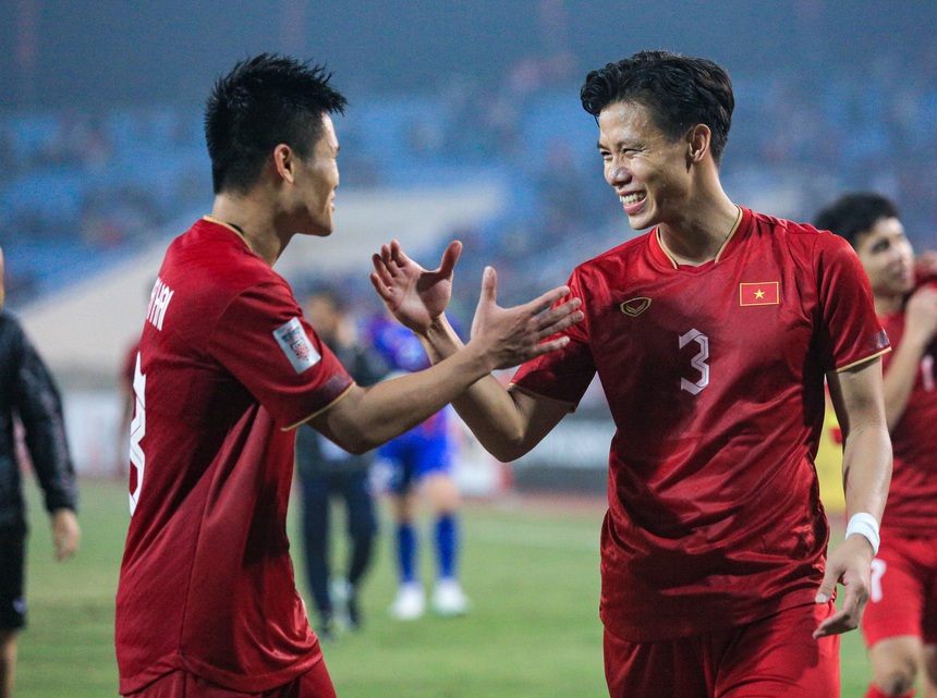 'Chiến thần ngoại giao' Quế Ngọc Hải: Ngăn Văn Hậu nổi nỏng, vui vẻ bắt tay đối thủ sau trận đấu - Ảnh 10.