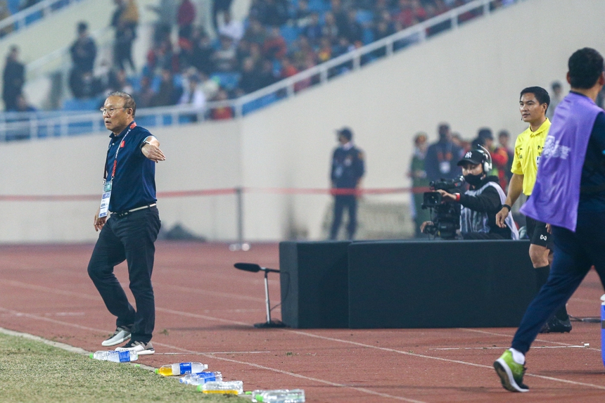 HLV Park Hang-seo vỡ oà cảm xúc với bàn thắng thứ 2 của Tiến Linh trước Indonesia - Ảnh 11.