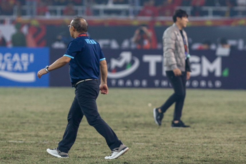 HLV Park Hang-seo cố tình né mặt Shin Tae Yong sau khi giành chiến thắng - Ảnh 2.