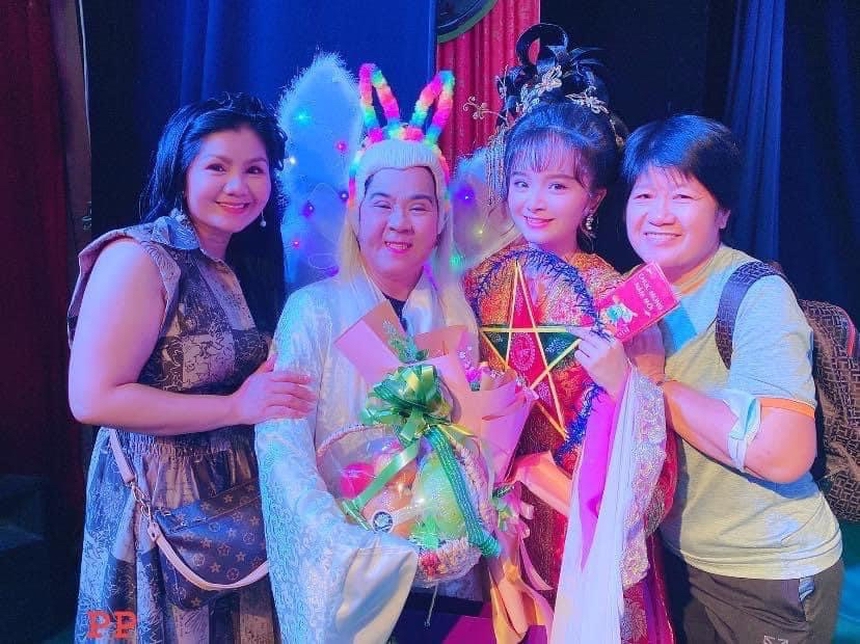 Nghệ sĩ Bạch Long 'ăn cơm tổ, khổ vẫn cười' - Ảnh 1. Nghệ sĩ Bạch Long 'ăn cơm tổ, khổ vẫn cười' - Ảnh 1.