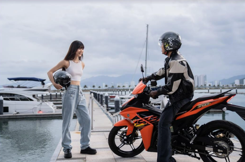 Mono bất ngờ tung MV tiếp nối “Waiting for you”, hẹn hò với một gương mặt thân quen - Ảnh 2.