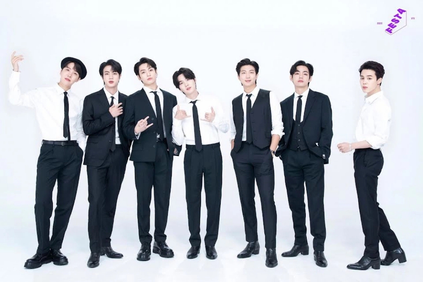Bức ảnh BTS trông ngầu nhất do netizen bầu chọn: Từ Nhà Trắng đến Nhà Xanh - Ảnh 6. Bức ảnh BTS trông ngầu nhất do netizen bầu chọn: Từ Nhà Trắng đến Nhà Xanh - Ảnh 6.