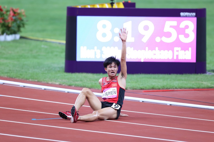 Thương cảm VĐV điền kinh Việt Nam chạy về đích phải gọi cấp cứu tại ASIAD - Ảnh 7. Thương cảm VĐV điền kinh Việt Nam chạy về đích phải gọi cấp cứu tại ASIAD - Ảnh 7.
