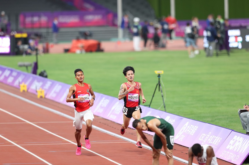 Thương cảm VĐV điền kinh Việt Nam chạy về đích phải gọi cấp cứu tại ASIAD - Ảnh 3. Thương cảm VĐV điền kinh Việt Nam chạy về đích phải gọi cấp cứu tại ASIAD - Ảnh 3.