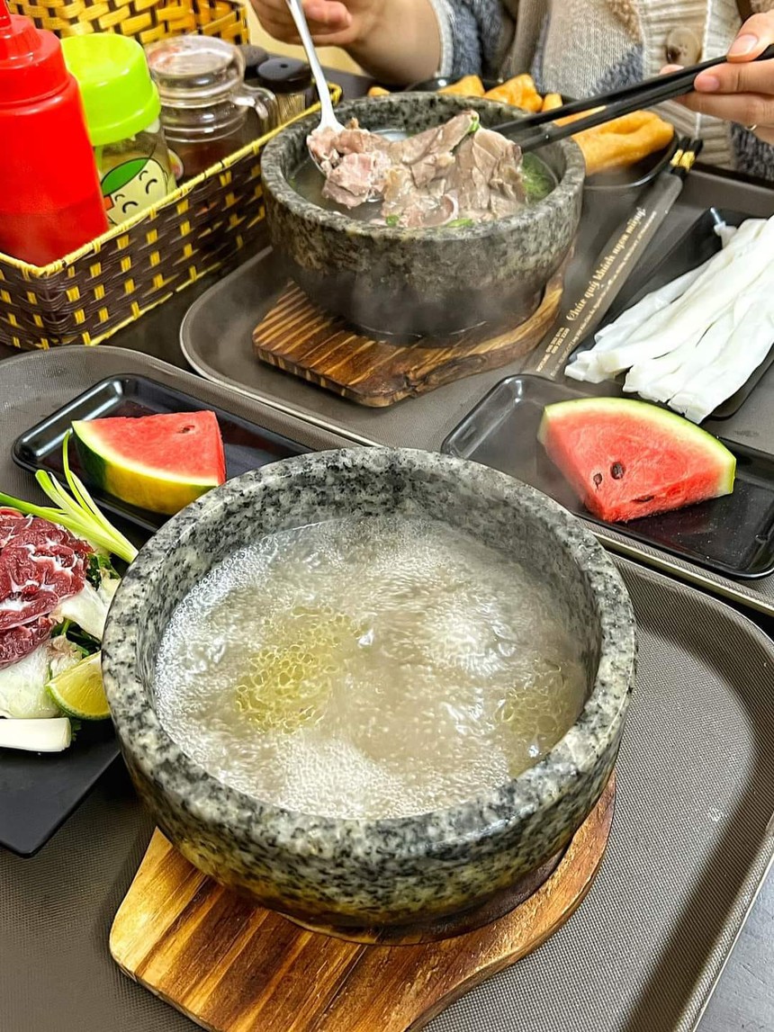 10 quán phở bát đá nổi tiếng Hà Nội, khách vừa chế biến vừa xì xụp ngay tại chỗ - Ảnh 6.