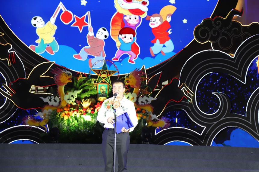 Hàng vạn người cùng đón "Trung thu Thành cổ Sơn Tây- Xứ Đoài năm 2023" - Ảnh 2. Hàng vạn người cùng đón "Trung thu Thành cổ Sơn Tây- Xứ Đoài năm 2023" - Ảnh 2.