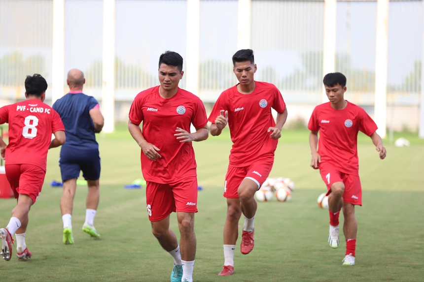 Bóng đá Việt Nam 1/10: VPF chờ nhận thêm 2 VAR từ FIFA, CLB Hà Nội được đổi lịch thi đấu - Ảnh 6.