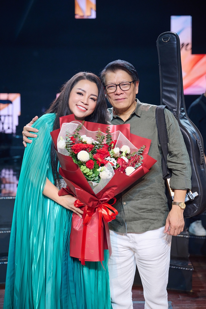 Tố Nga hạnh phúc giữa vòng vây của những 'người thương' - Ảnh 6.