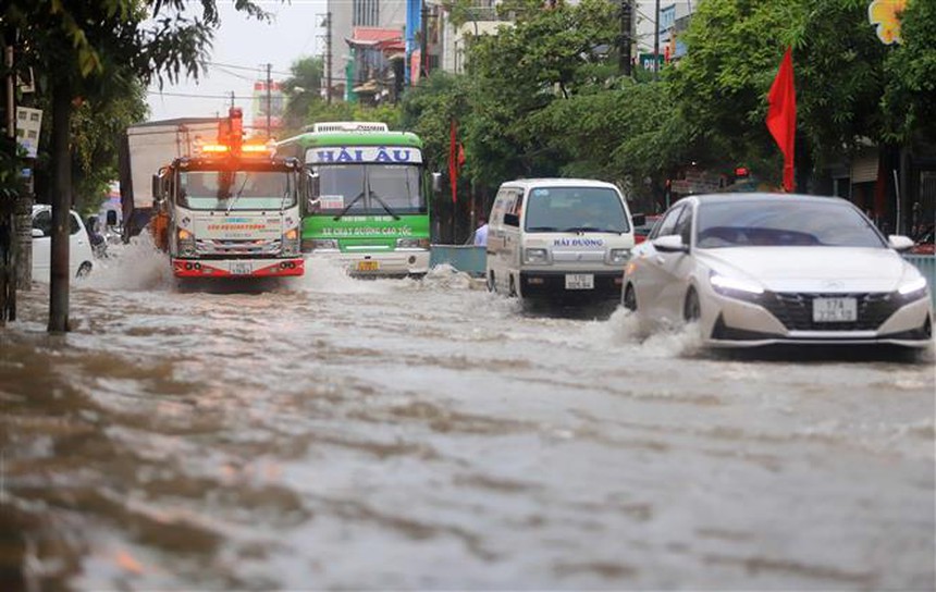Thời tiết ngày 1/10: Các khu vực ngày nắng, chiều tối và đêm có mưa dông - Ảnh 1.