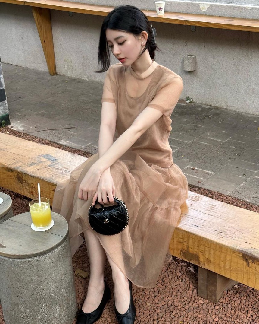 "Nữ thần" Bâu Krysie tôn eo thon với những bản phối thời trang hút mắt - Ảnh 10.