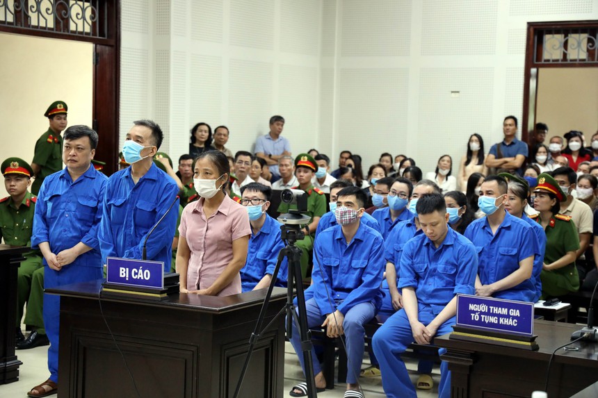 Xét xử cựu Giám đốc Sở Giáo dục và Đào tạo Quảng Ninh cùng đồng phạm - Ảnh 3.