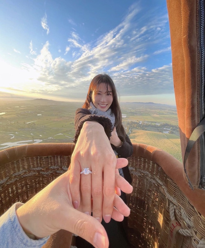 Sao Việt 10/10: Ninh Dương Lan Ngọc táo bạo xuống phố, Diễm My 9X ấn định ngày kết hôn - Ảnh 2.