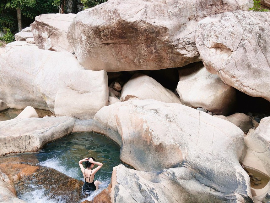 Thả dáng cực xinh bên thác Ba Hồ xanh như ngọc - Tuyệt Tình Cốc phiên bản Việt đẹp nhất Khánh Hòa - Ảnh 12. Thả dáng cực xinh bên thác Ba Hồ xanh như ngọc - Tuyệt Tình Cốc phiên bản Việt đẹp nhất Khánh Hòa - Ảnh 12.