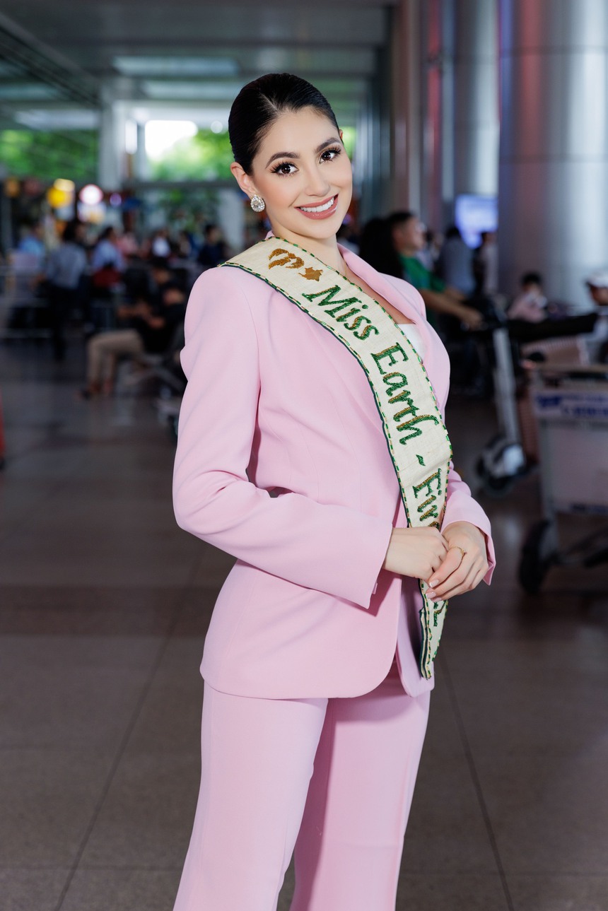 Dàn Hoa hậu Miss Earth 2022 rạng rỡ đến Việt Nam - Ảnh 2. Dàn Hoa hậu Miss Earth 2022 rạng rỡ đến Việt Nam - Ảnh 2.