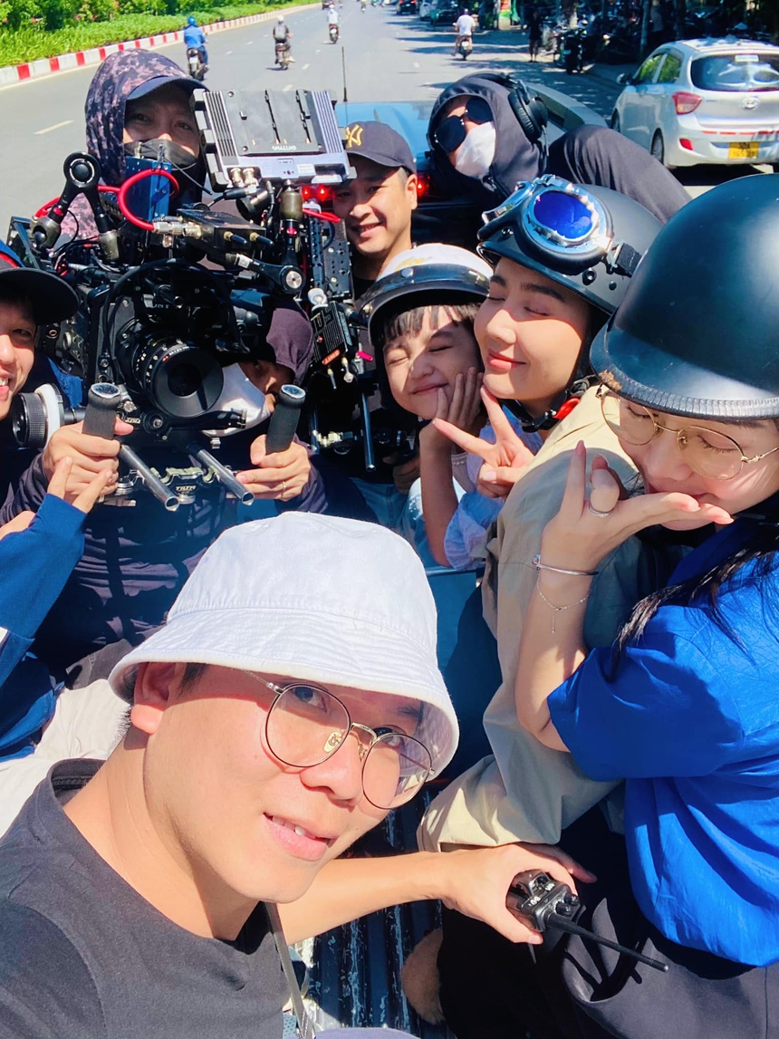 Phim giờ vàng 'Ánh dương rực rỡ': ảnh hậu trường của Huyền Lizzie và 'mẹ con' Quỳnh Kool gây sốt - Ảnh 1.