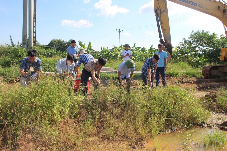 Hà Nội: Khai quật khảo cổ khẩn cấp kiến trúc mộ gạch - Ảnh 2. Hà Nội: Khai quật khảo cổ khẩn cấp kiến trúc mộ gạch - Ảnh 2.